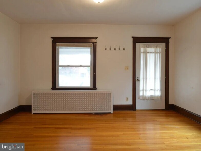 Building Photo - 2203 Fairview Ave