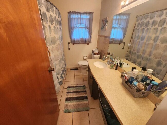 Building Photo - Coming Soon - Nice 2 bedroom 1 1/2 bathroo...