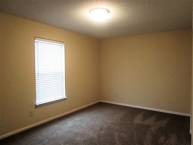 Building Photo - 8845 Limberlost Ct