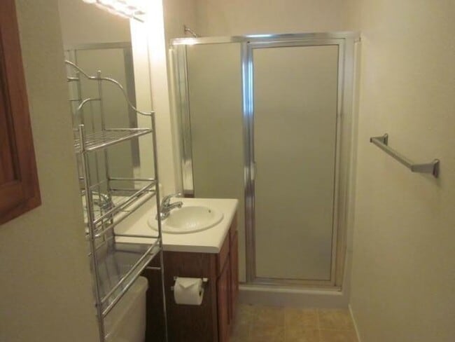 Building Photo - Spacious Condo in a Gated Community in Tracy