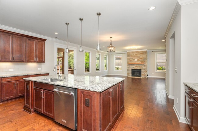 Building Photo - Gorgeous 5 Bedroom Home with First Floor I...