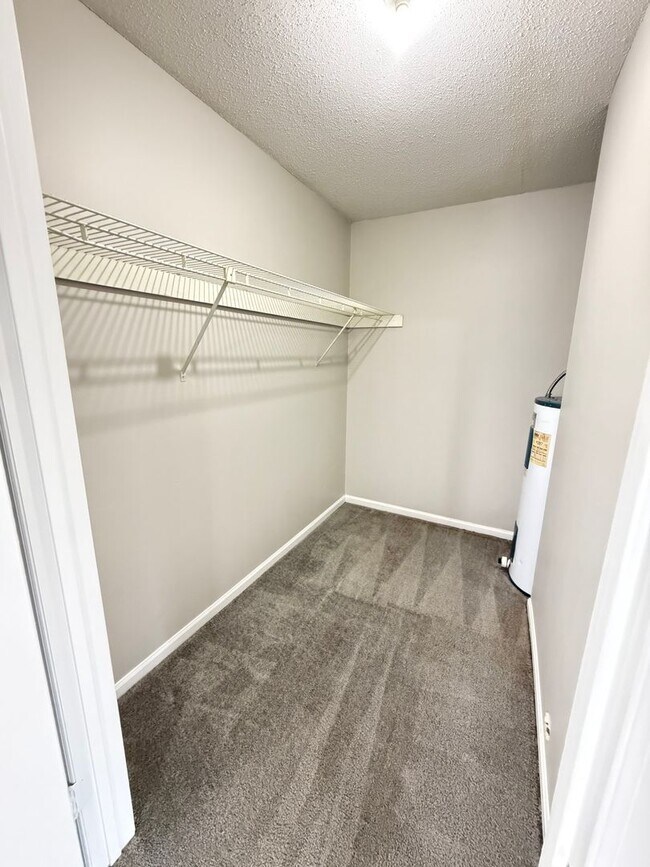 Building Photo - 1 Bedroom