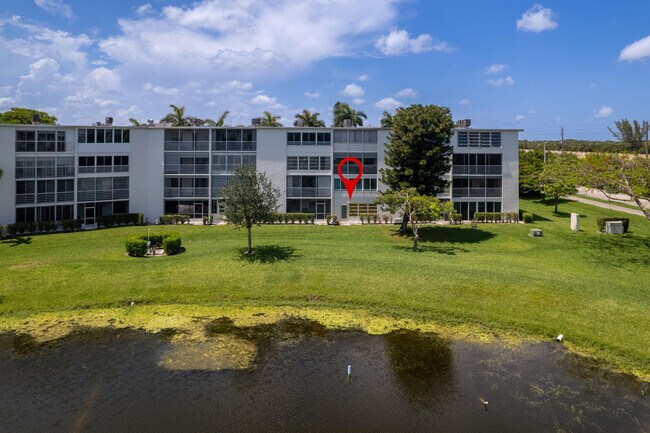 Building Photo - 1052 Hythe A