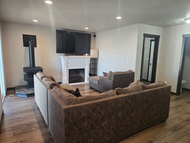 Building Photo - Modern 3-Bedroom Home in Pradera – Post Fa...