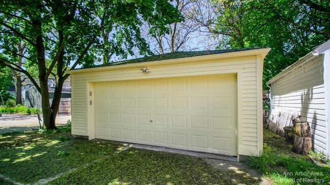 Building Photo - 610 S Ashley St
