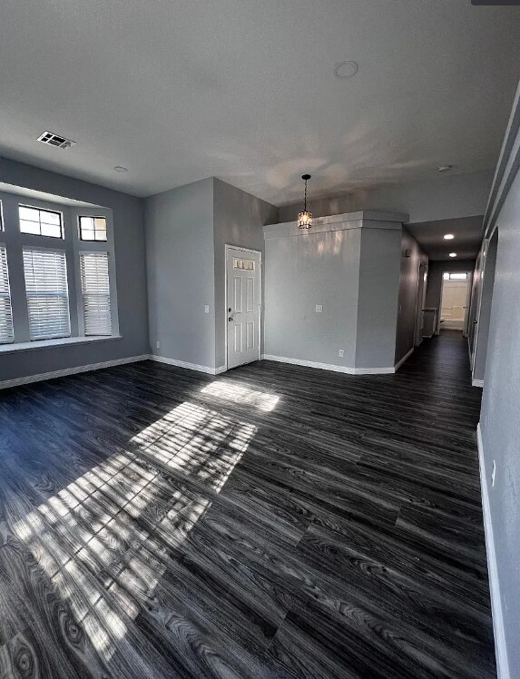 Building Photo - 824 Lois Ln