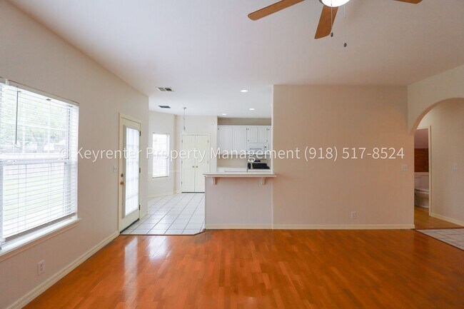 Building Photo - 4 Bed | 2 Bath in Broken Arrow!