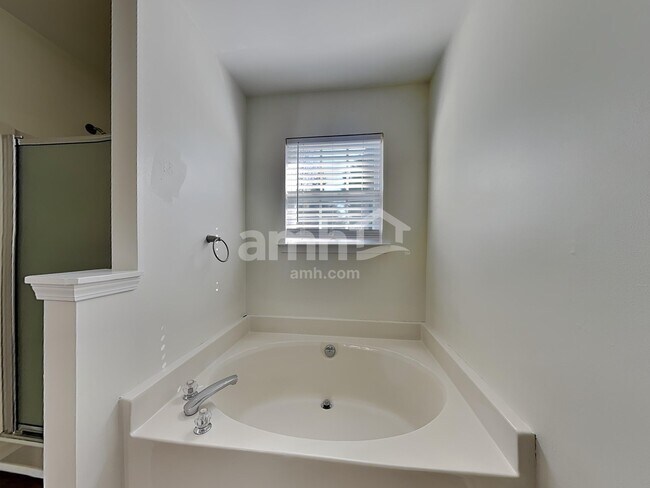 Building Photo - 126 Elrosa Rd