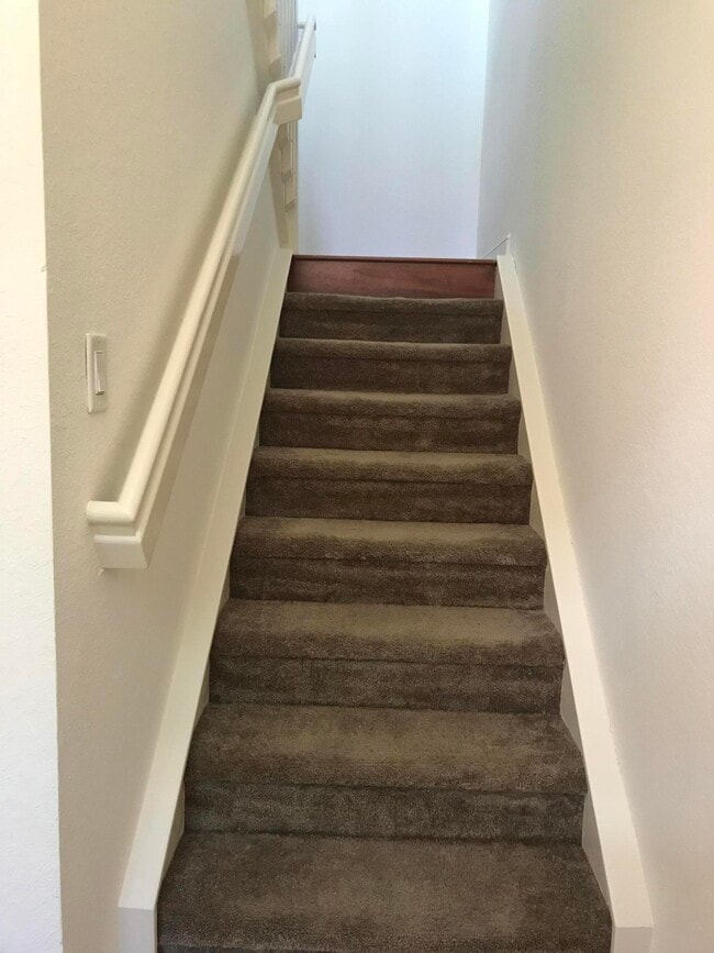 Building Photo - 990 Millbrae Ct