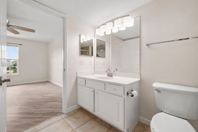 Building Photo - Resort-Style Living in the Heart of Fort Myers