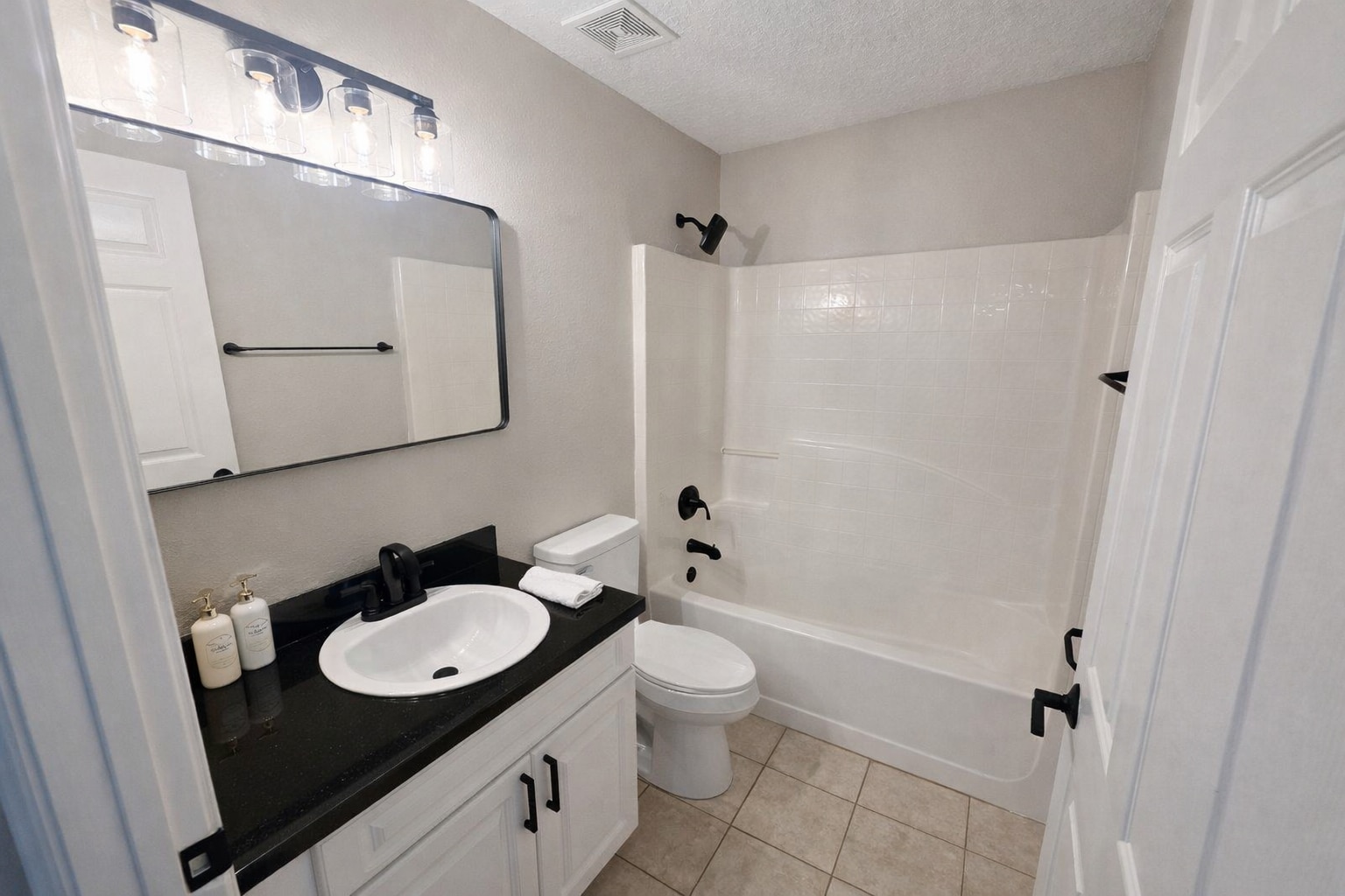 Building Photo - 215 S Boyd St