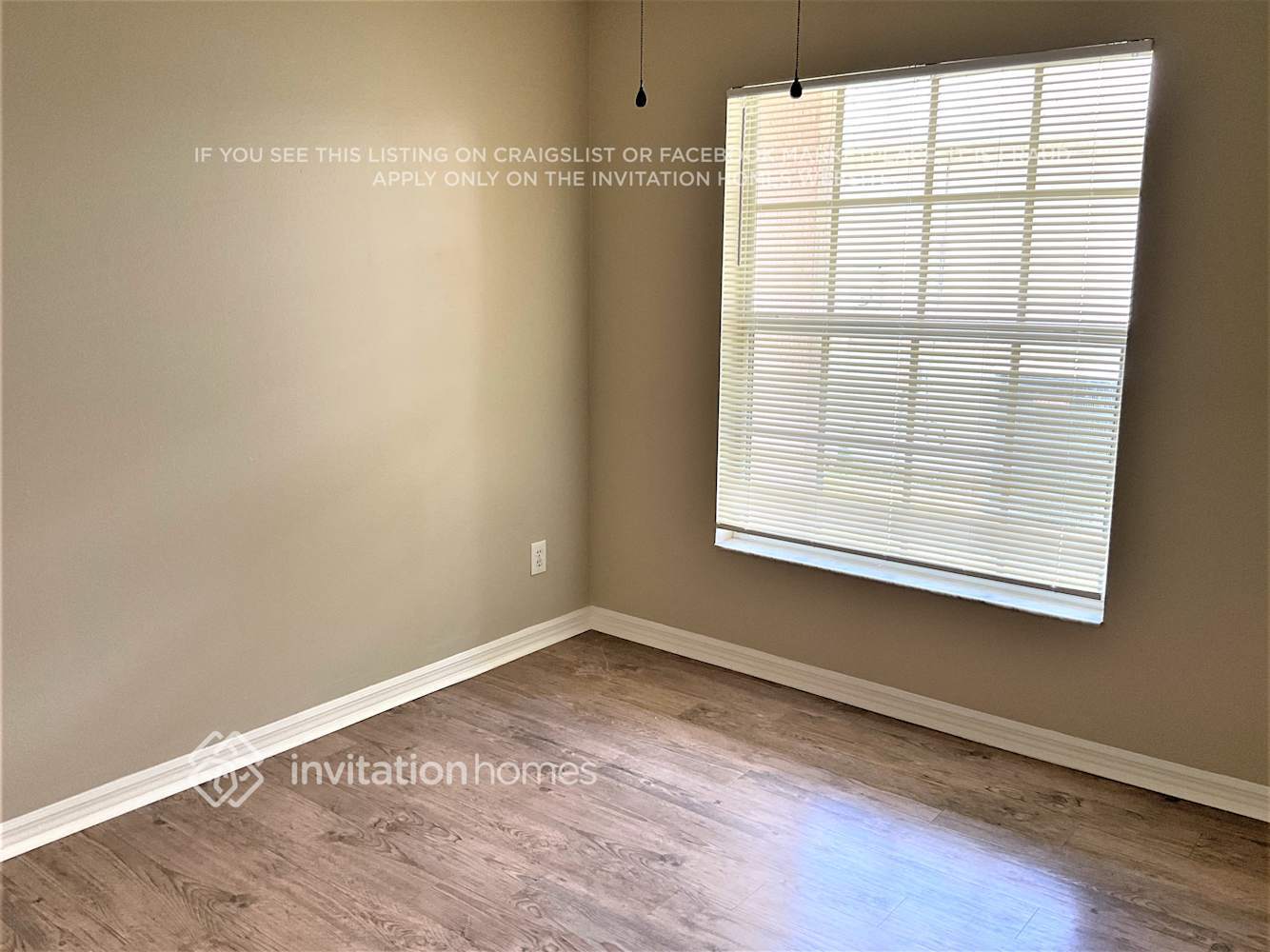Building Photo - 13835 Valleybrooke Ln