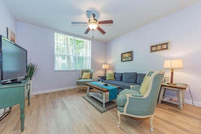 Building Photo - 630 S Sapodilla Ave