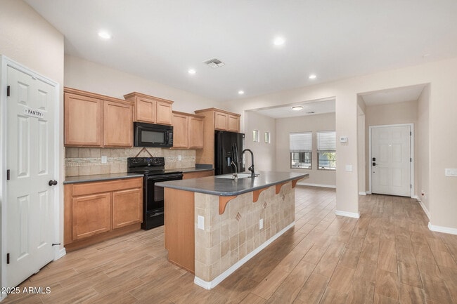 Building Photo - 11137 E Sonrisa Ave