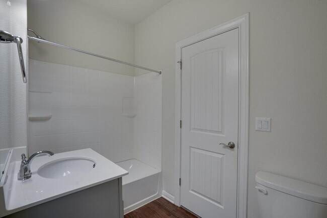 Building Photo - 14005 Hedera Dr
