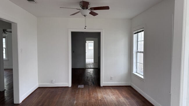 Building Photo - 2839 Topeka St