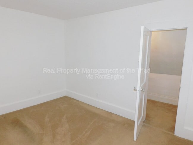 Building Photo - 810 Brent St SW