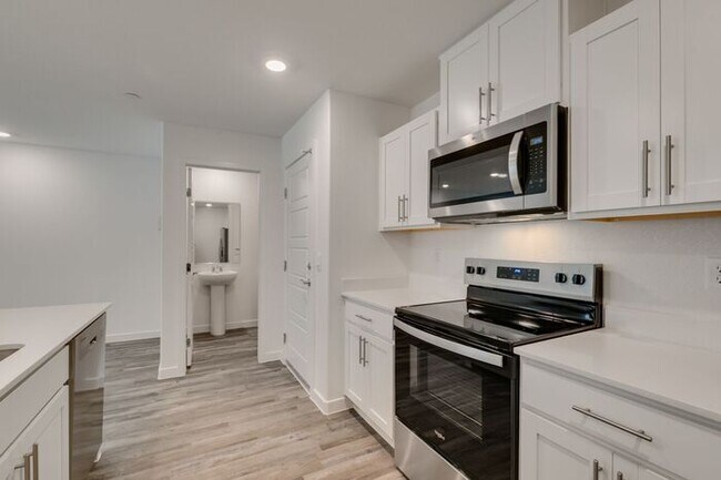Building Photo - Beautiful New 3 Bed / 2.5 Bath Townhome 89178
