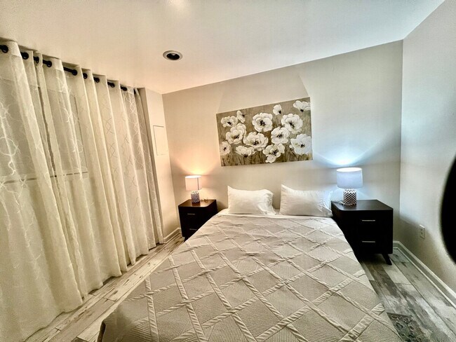 Building Photo - 11850 Sunrise Valley Dr