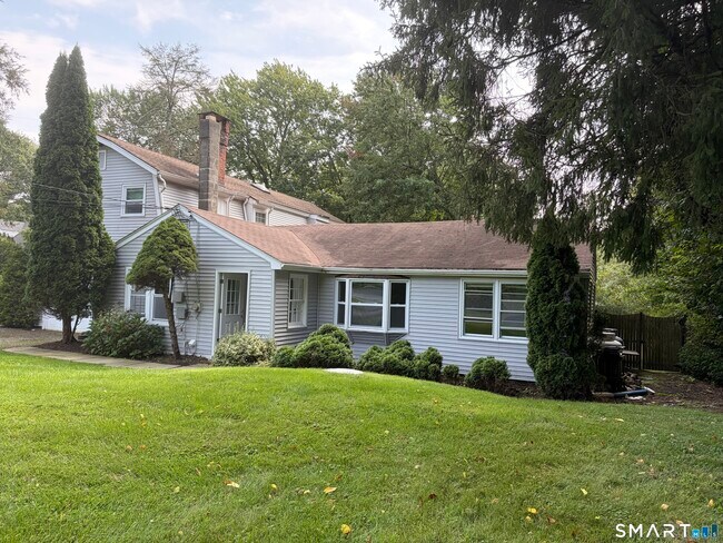 Building Photo - 121 Westport Rd