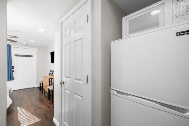 Building Photo - 6004 5th St