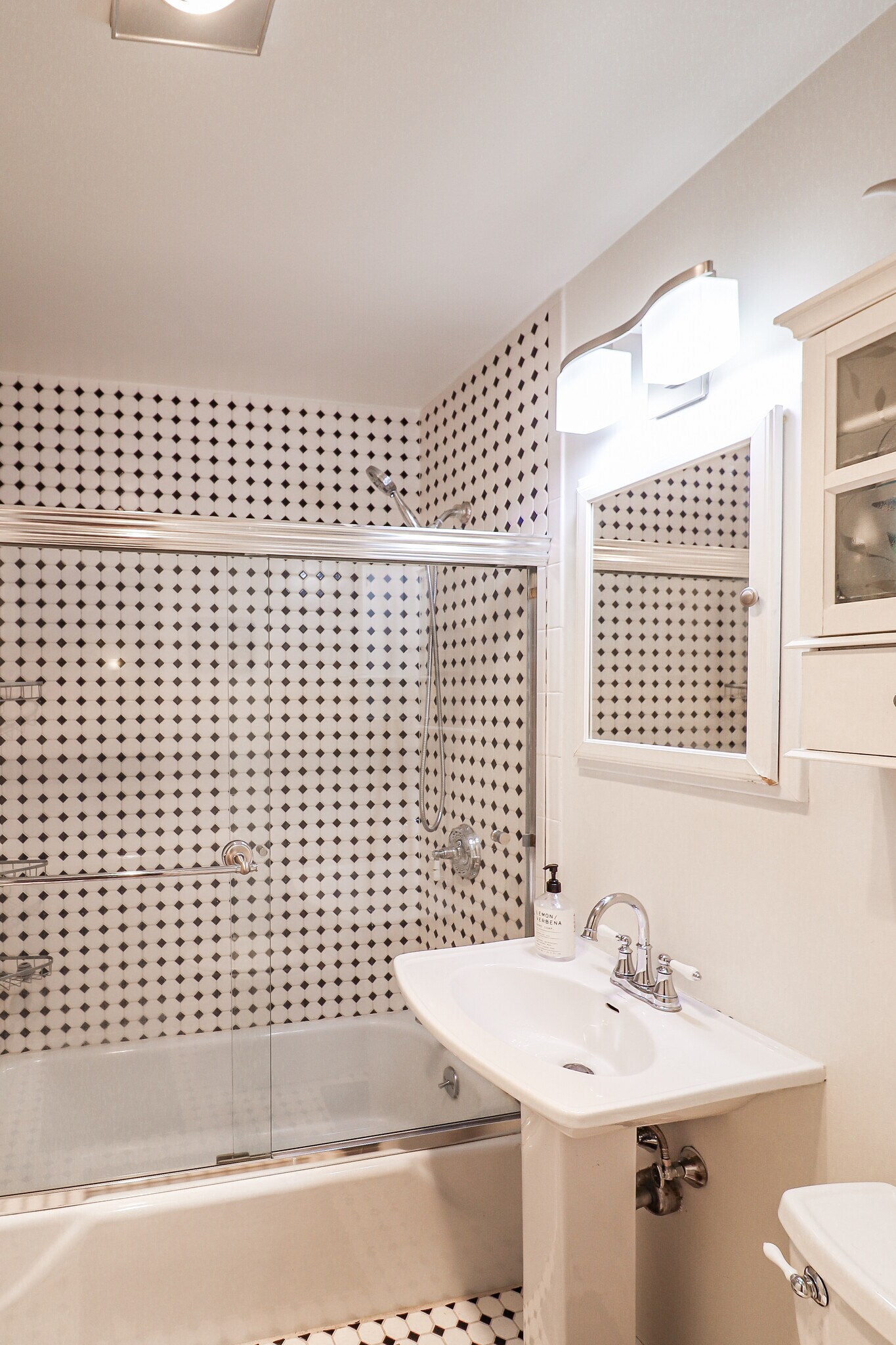 Building Photo - 40 Owen St