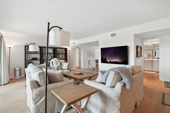 Primary Photo - 3951 Gulf Shore Blvd N