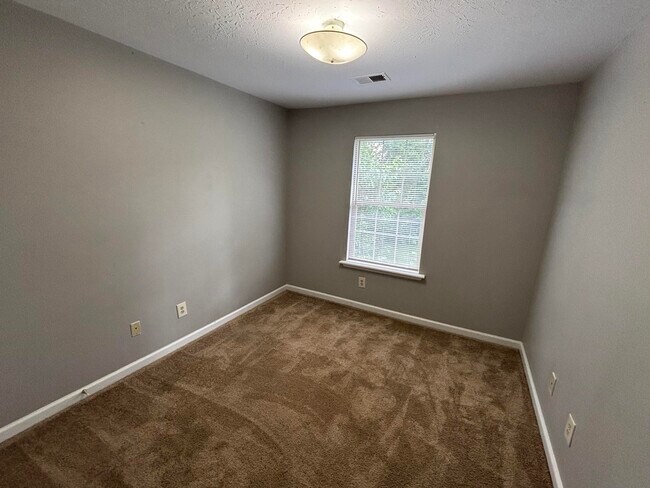 Building Photo - 210 Maple Leaf Ln