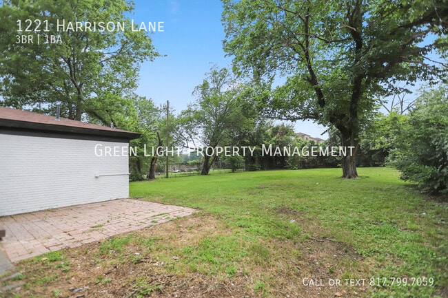 Building Photo - 1221 Harrison Ln