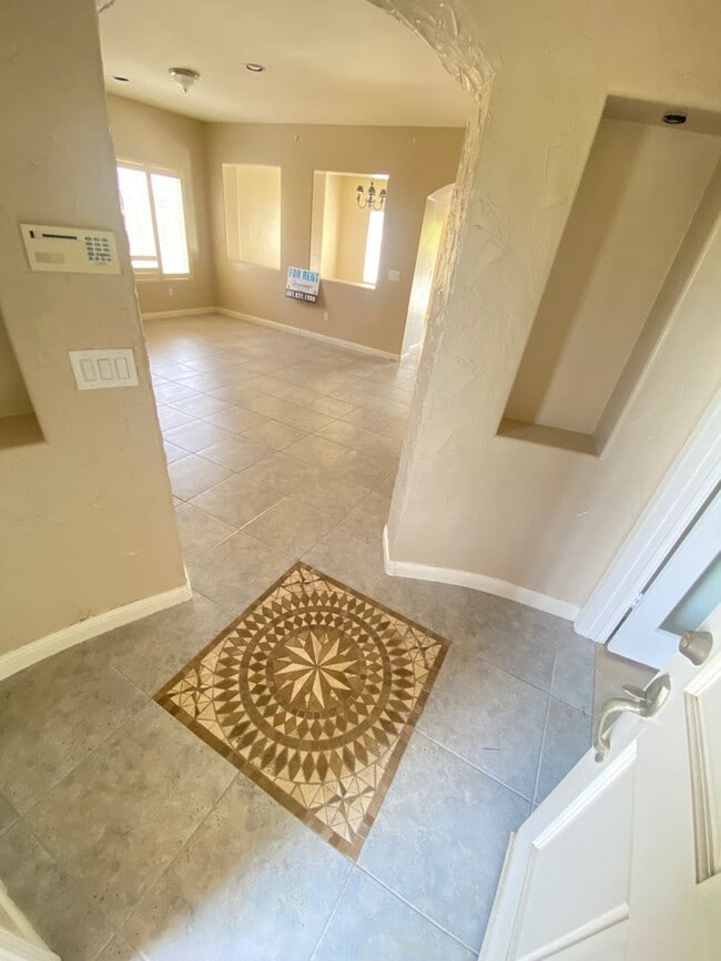 Building Photo - Elegant 3-Bedroom Home in Seven Oaks