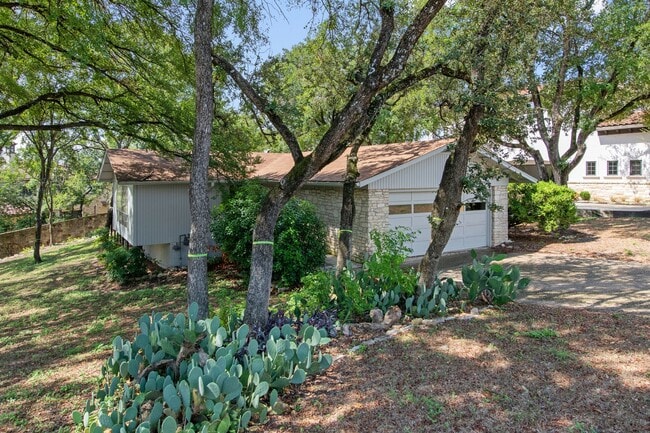 Building Photo - Available Now: Charming 3 Bed / 2 Bath in Rollingwood - Zoned to Eanes ISD - Large Yard