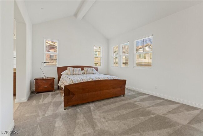 Building Photo - 2 Corte Belleza