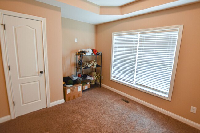 Building Photo - Pet Friendly Three Bedroom with Bonus!