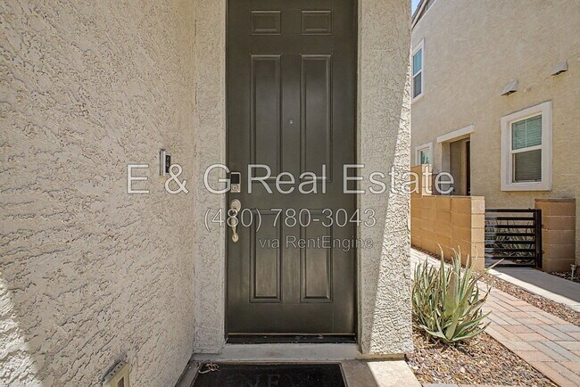 Building Photo - 2771 S Chippewa Dr