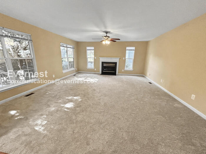 Building Photo - 8 Sarrington Ct