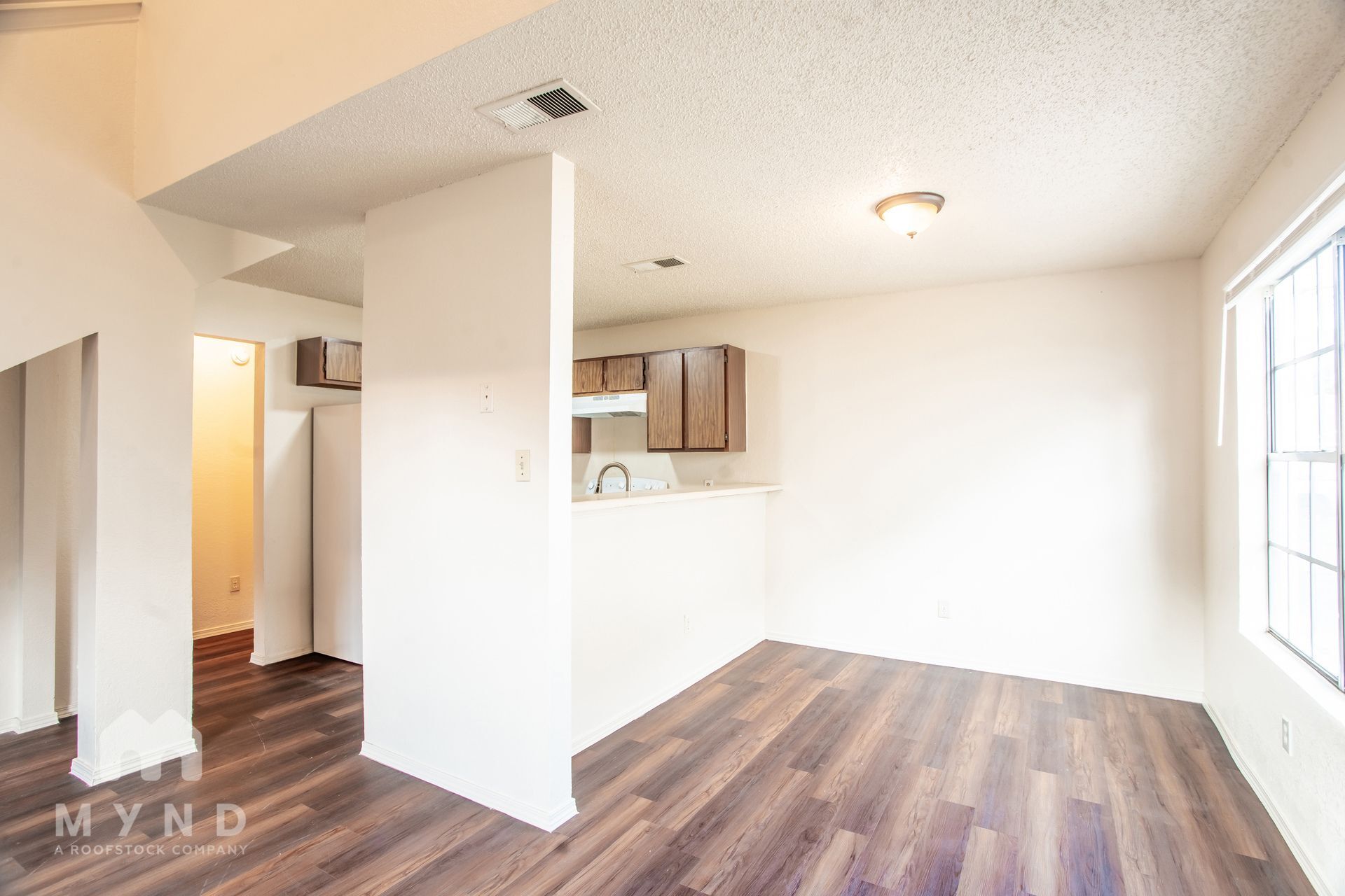 Building Photo - 2214 Creekside Ln