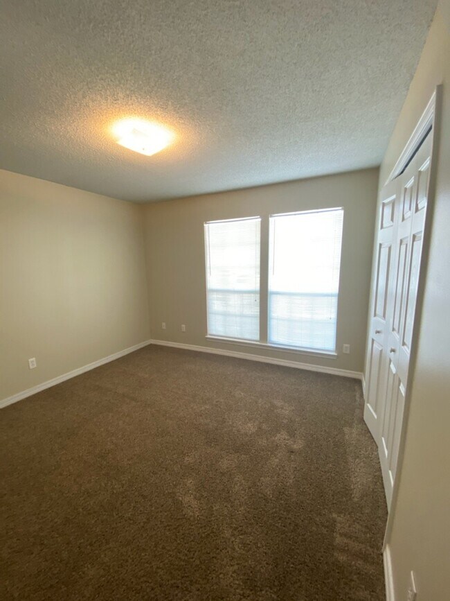 Building Photo - 286 Limestone Cir