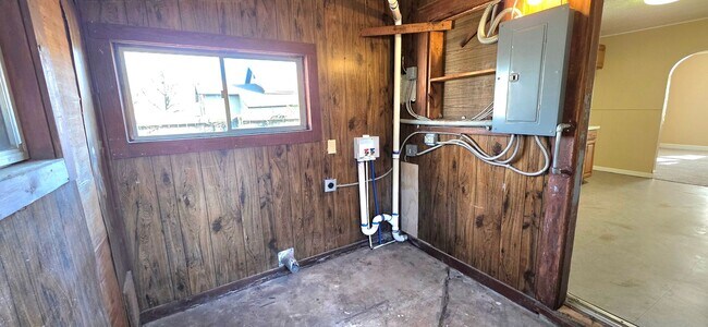 Building Photo - Updated!  2 Bedroom 1 Bath home! $895!