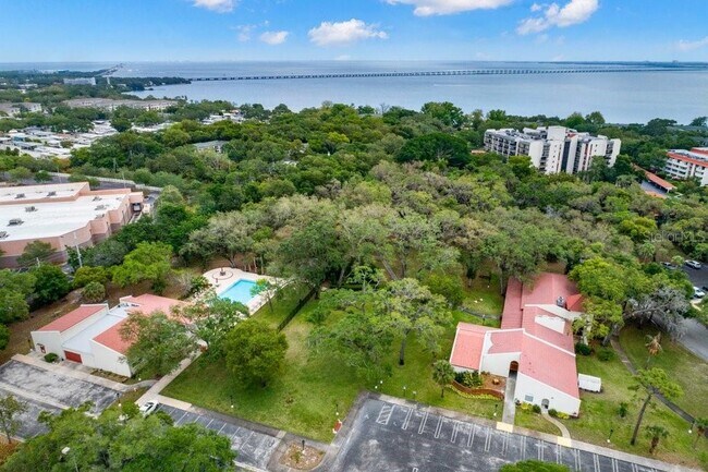 Building Photo - 1001 Pearce Dr