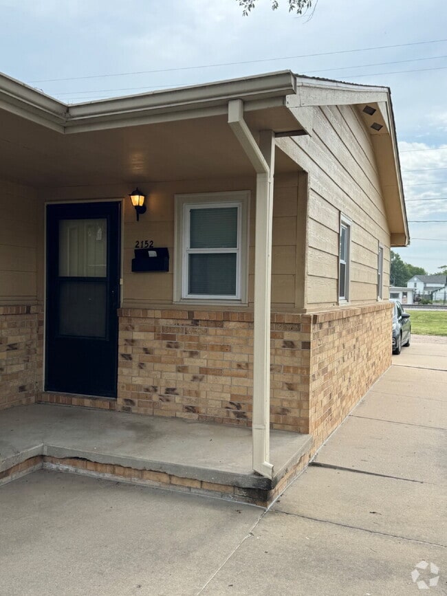 Building Photo - "Charming 1-Bedroom Duplex Retreat in Wich...