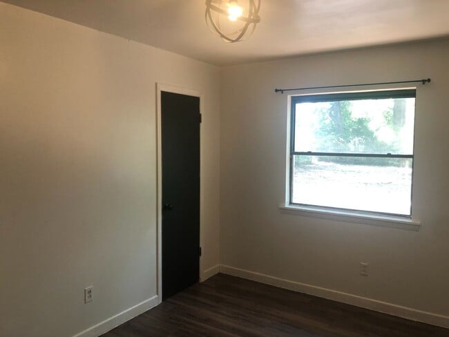 Building Photo - Cute 3 Bedroom House in Longview ISD
