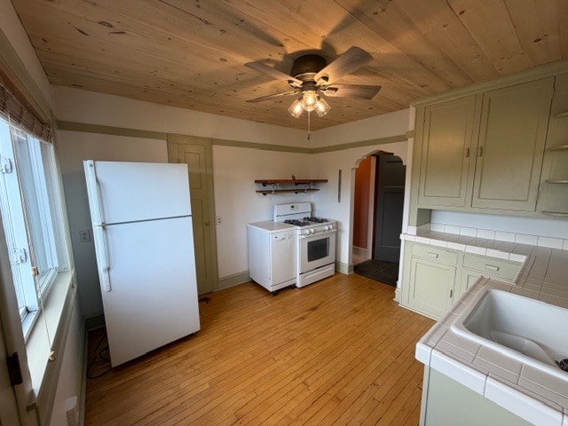 Kitchen - 6326 W Grant St