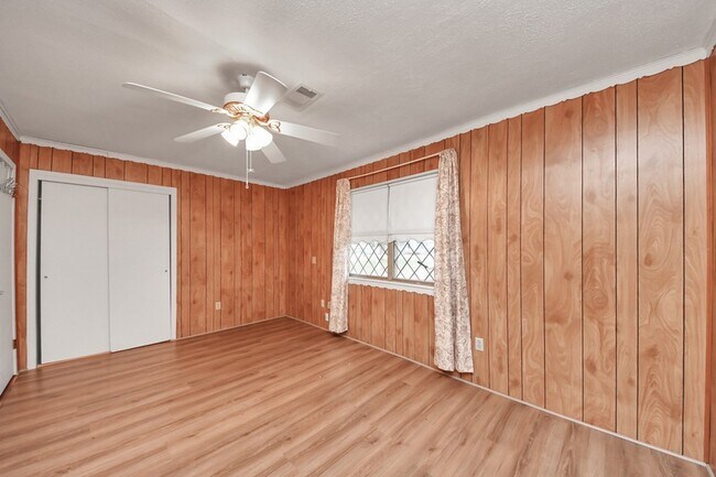 Building Photo - 535 Pampa St