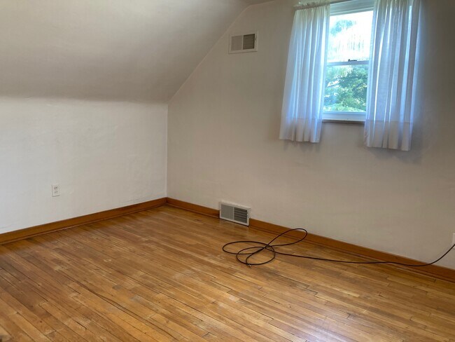 Building Photo - 1090 Clay Pike