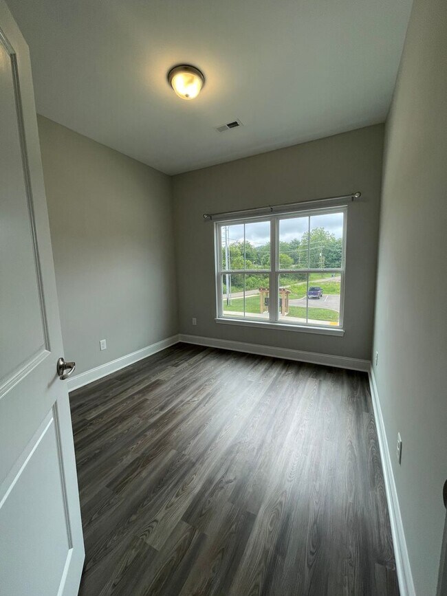 Building Photo - 4835 Moon Lk Ln