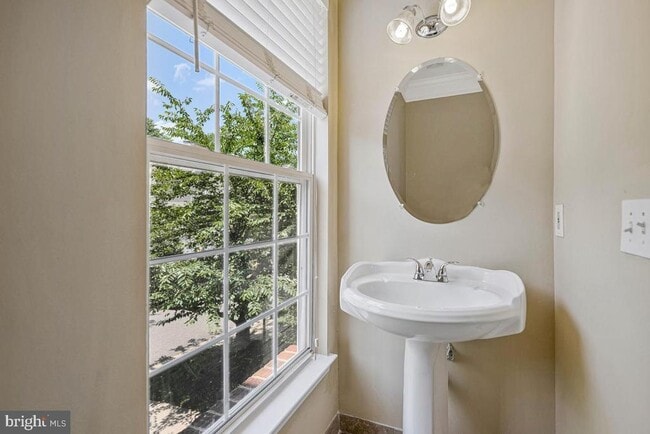 Building Photo - 1815 Spanish Oak Ln