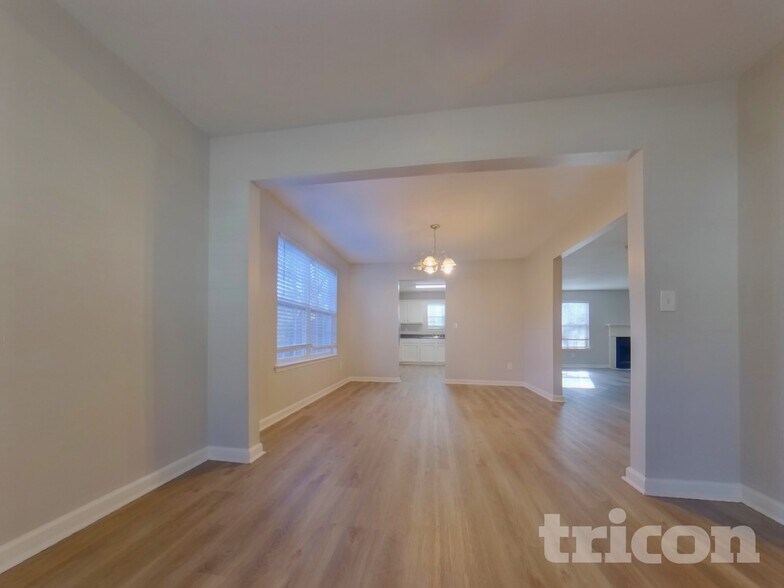 Building Photo - 613 Amberwood Dr