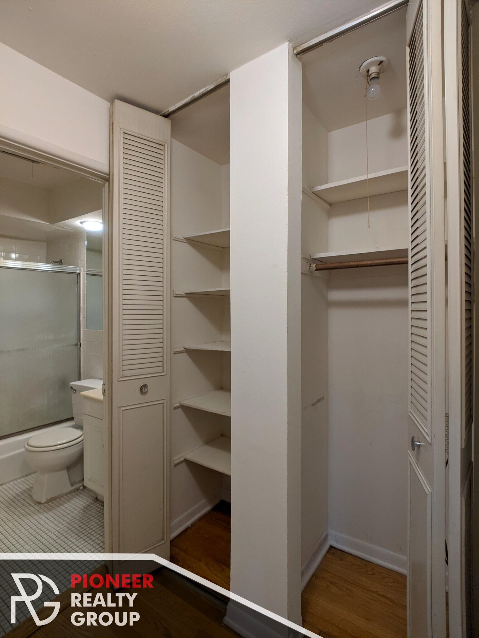 Building Photo - 502 W Briar Pl