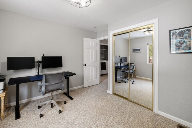 Building Photo - Beautiful Al Tahoe Home in South Lake Taho...