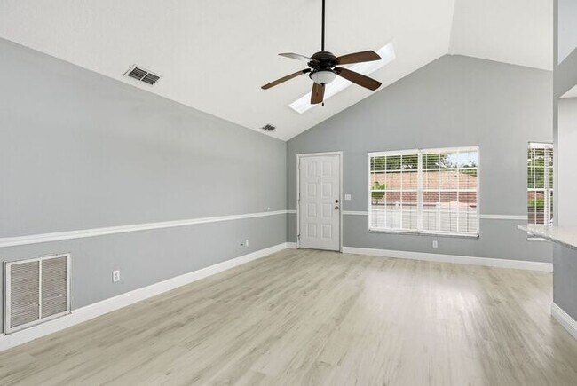 Building Photo - Single Family Home in Lake St George